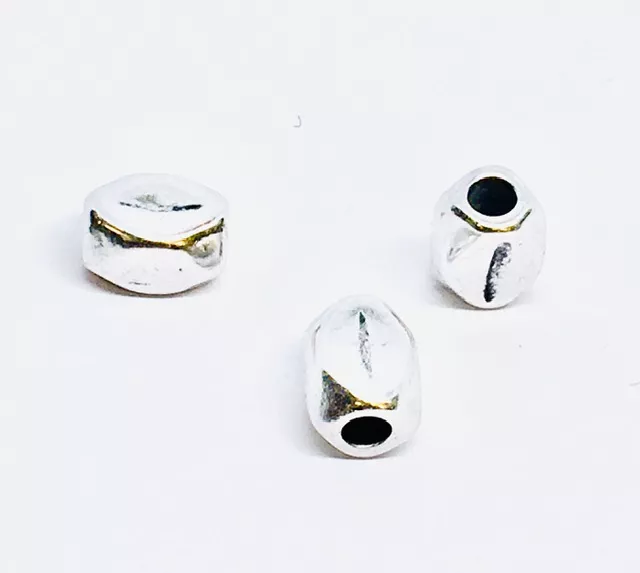 Intercalaire traversant