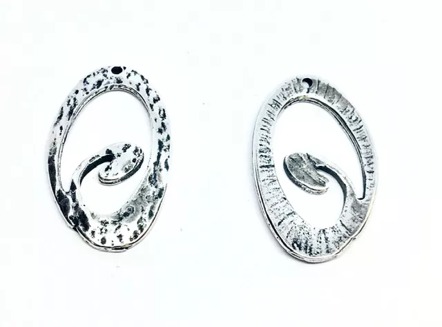 Pendant motif abstrait