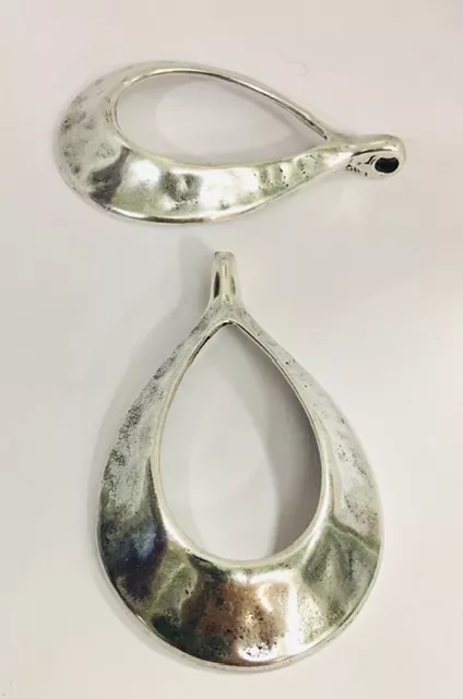 Très grande goutte en pendant