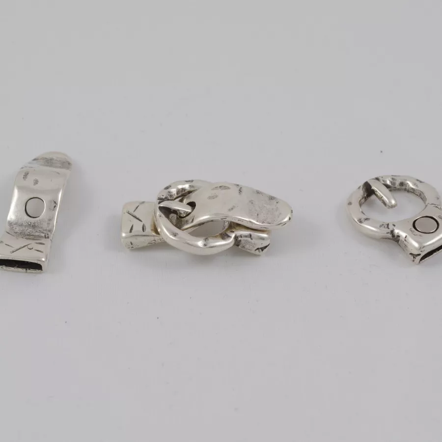  5 Fermoirs  aimanté en boucle de ceinture martelé, en zamac pour cuir plat 10mm