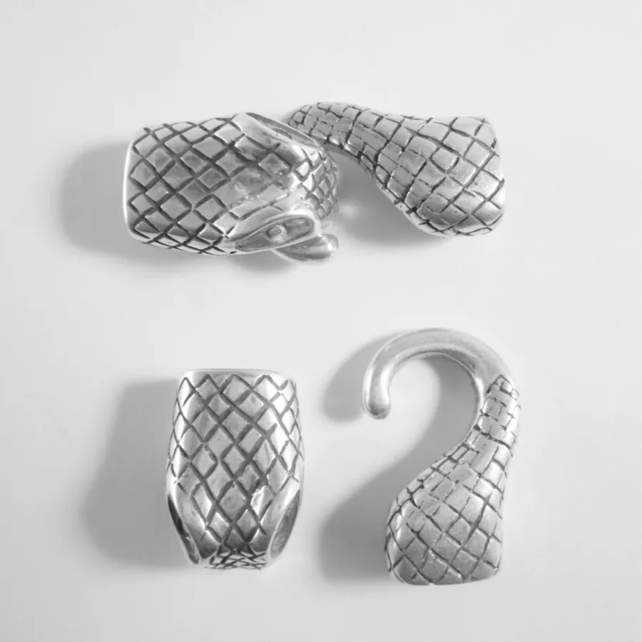 Fermoir crochet en tete de serpent pour cuir 10mm, plaqué argent en zamac