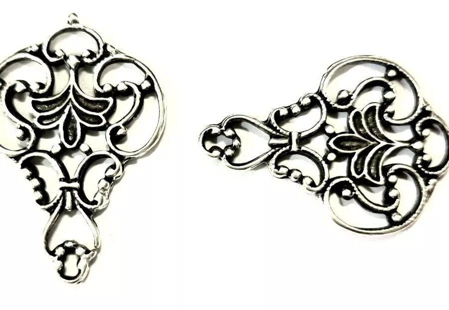 Pendant évidé motif abstrait