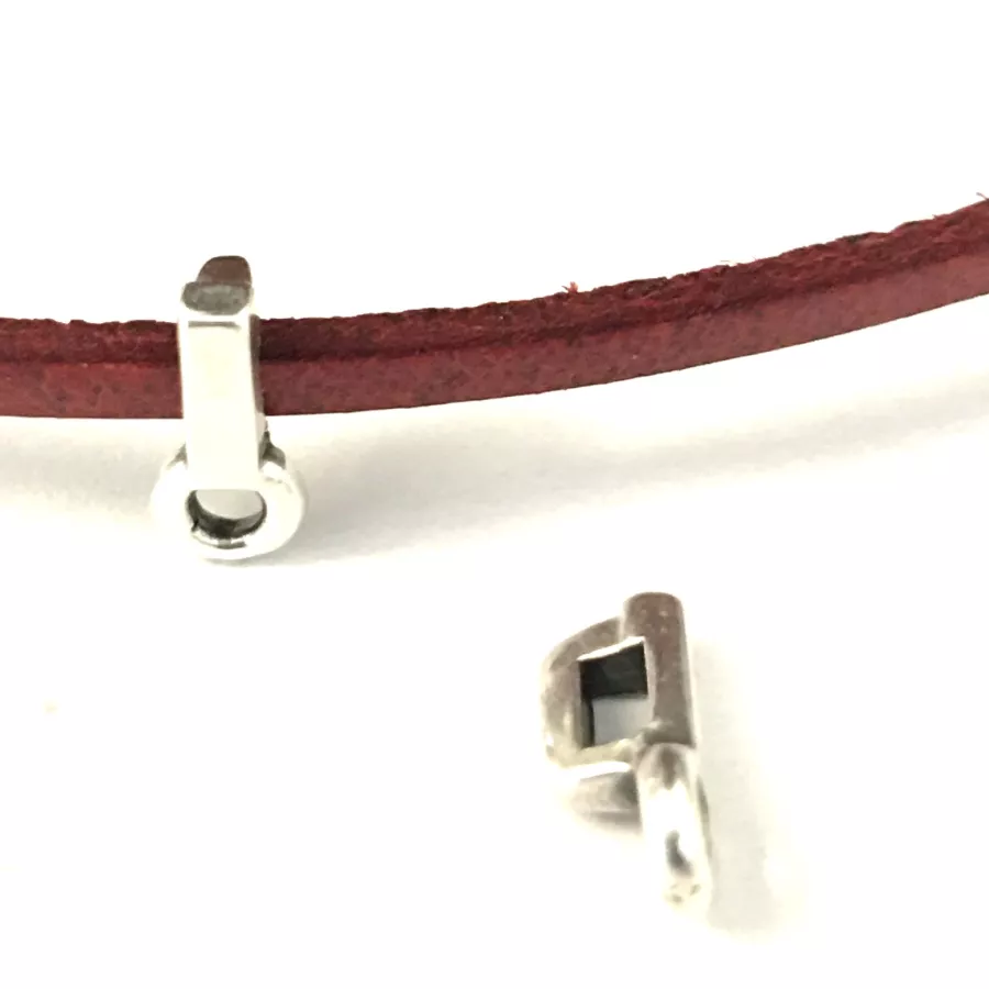 Accroche breloque pour cuir plat 2mm