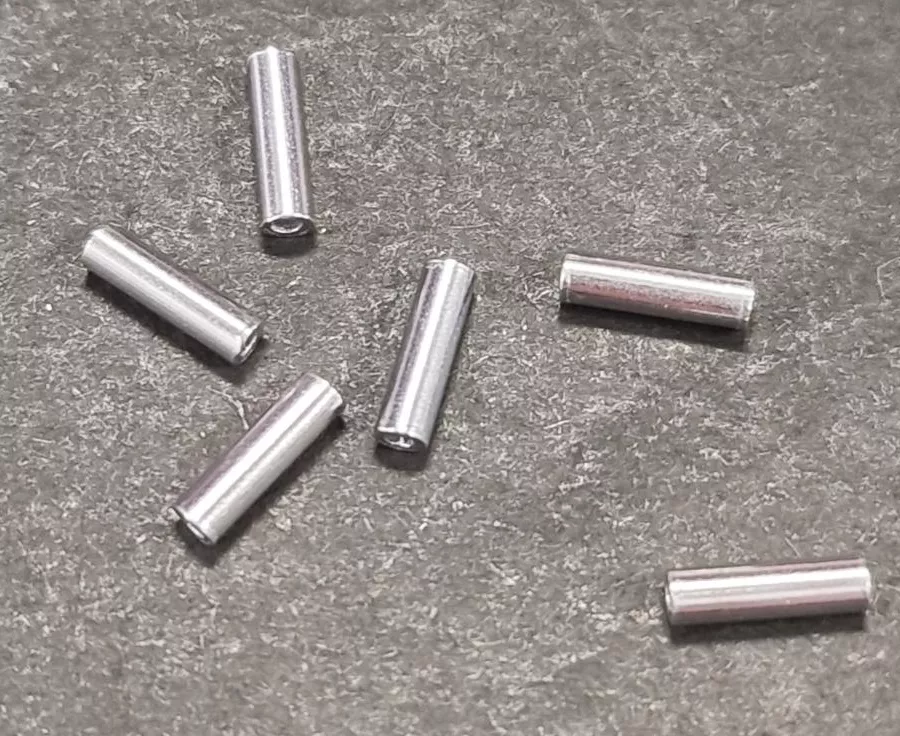 Tube en laiton 7x2mm trou : 0.9mm plaqué 10 microns en France.