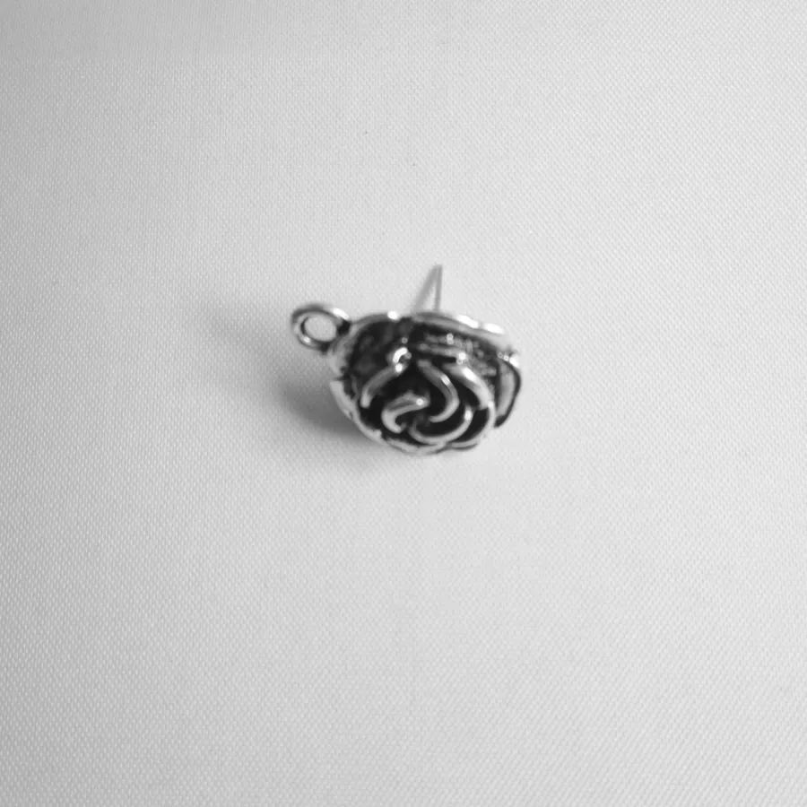 Boucles d'oreilles à clous en forme de rose