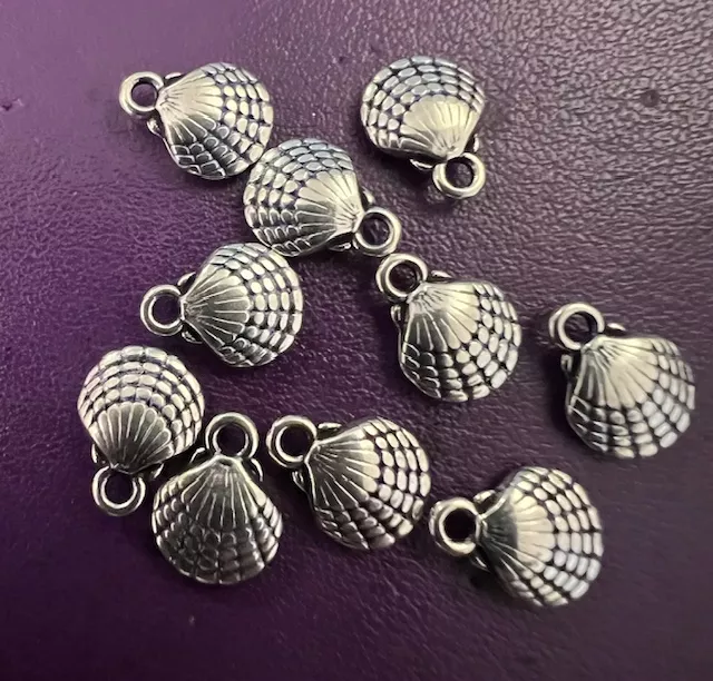 Pendant petit coquillage 9.6 x 9.4mm