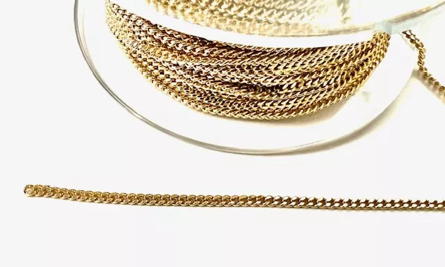 Chaine gourmette en laiton plqué Or 2mm de largeur