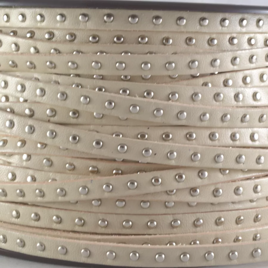 Cuir Veau - Clouté - Plat - 5mm - - Beige claire