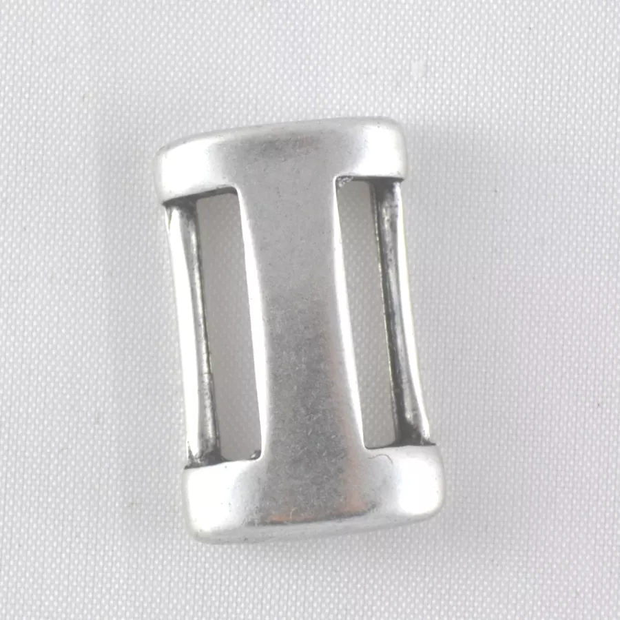 Passant 15 mm en zamac plaqué argent.