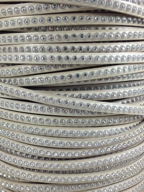 Cuir de veau avec véritable Swarovski 6mm- - Beige