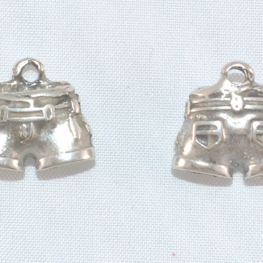 Pendant short en zamac plaqué argent