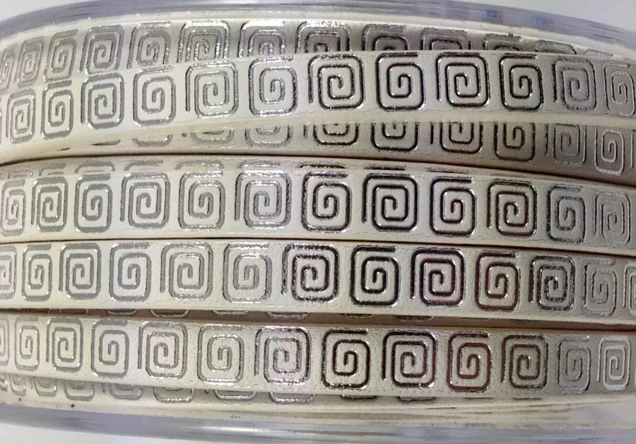 Cuir imprimé frise grecque 5-6 mm - Blanc