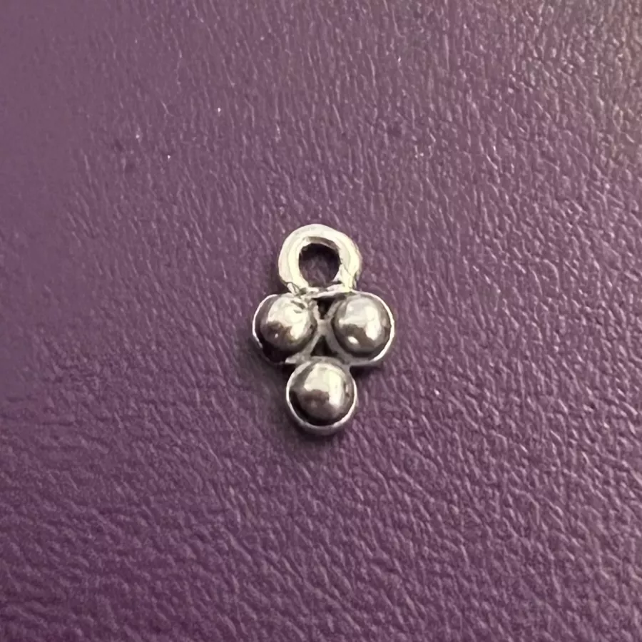 Petit grappe en pendant 11 x 7.5mm