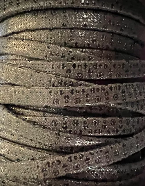 Cuir 5mm avec motif - Marron foncé