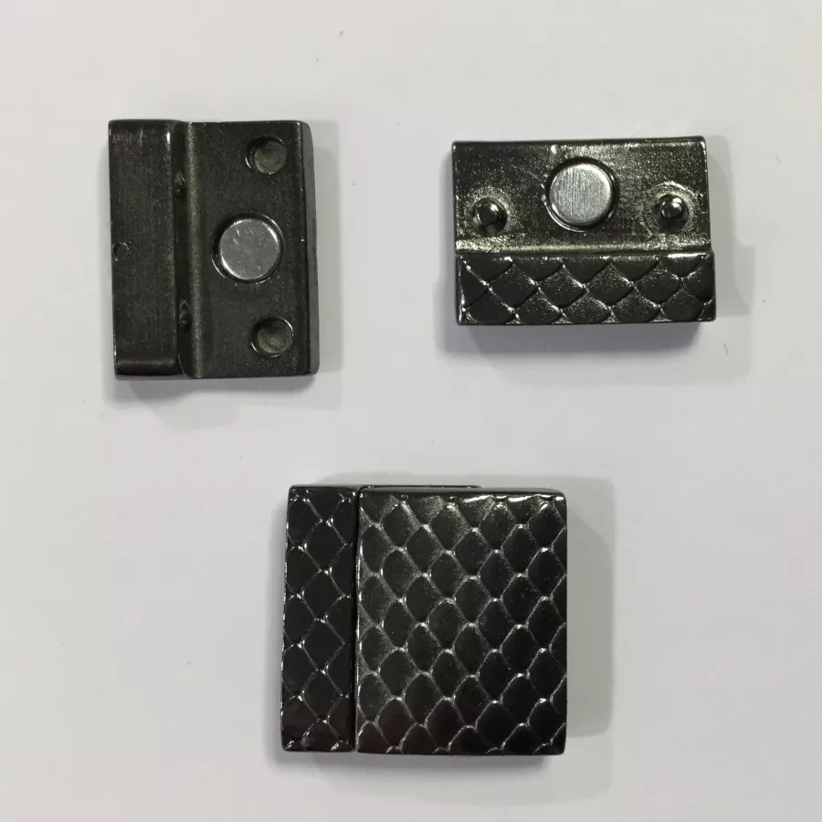 Fermoir aimanté 20mm en étain motif serpent - Noir