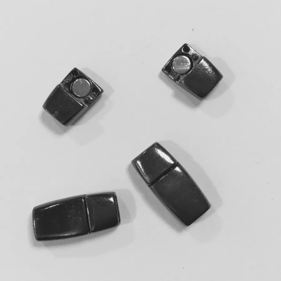 Fermoir aimanté 3mm en étain plaqué argent avec SECURITE - Noir