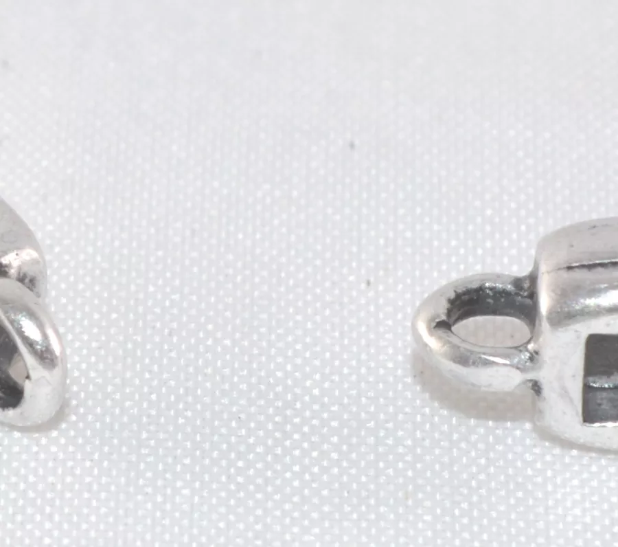 30 Accroches  breloque pour cuir 6 mm plat