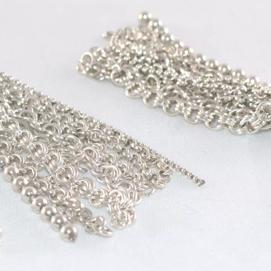 Pompon en laiton avec chaines