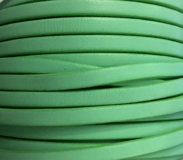 Cuir de veau 5mm Candy sans bordures noires - vert clair