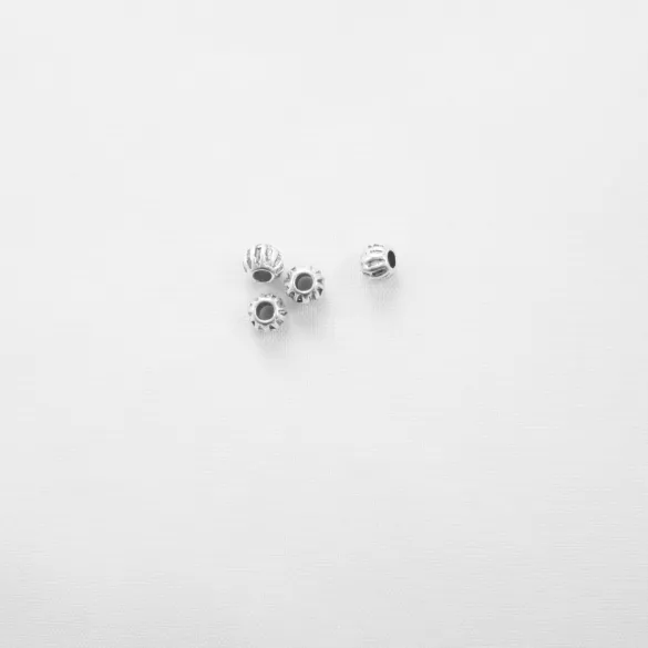 Petit perle en métal