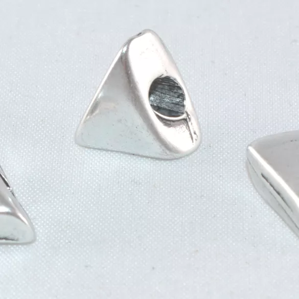 Triangle intercalaire  traversant