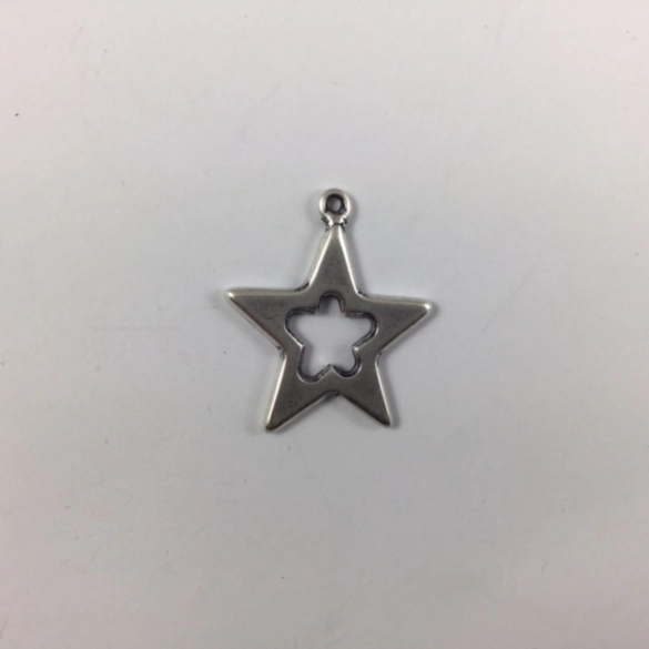 10 Grandes étoiles avec fleur dedans en pendant 