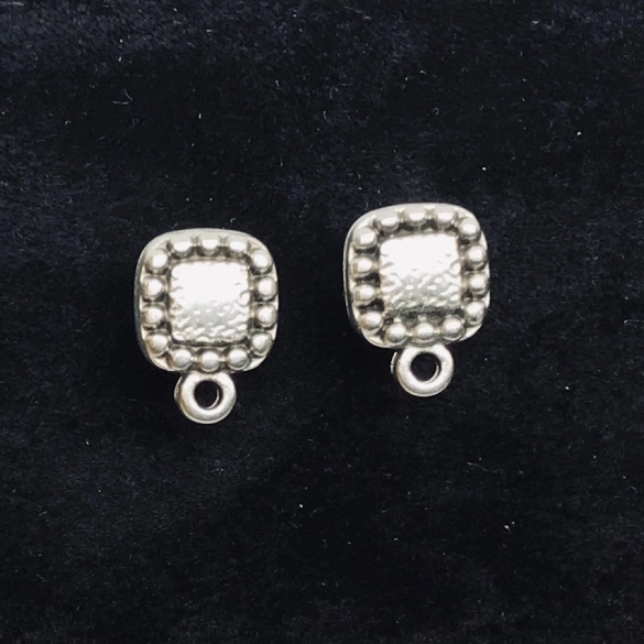 Boucle d’oreille plaqué argent à clou